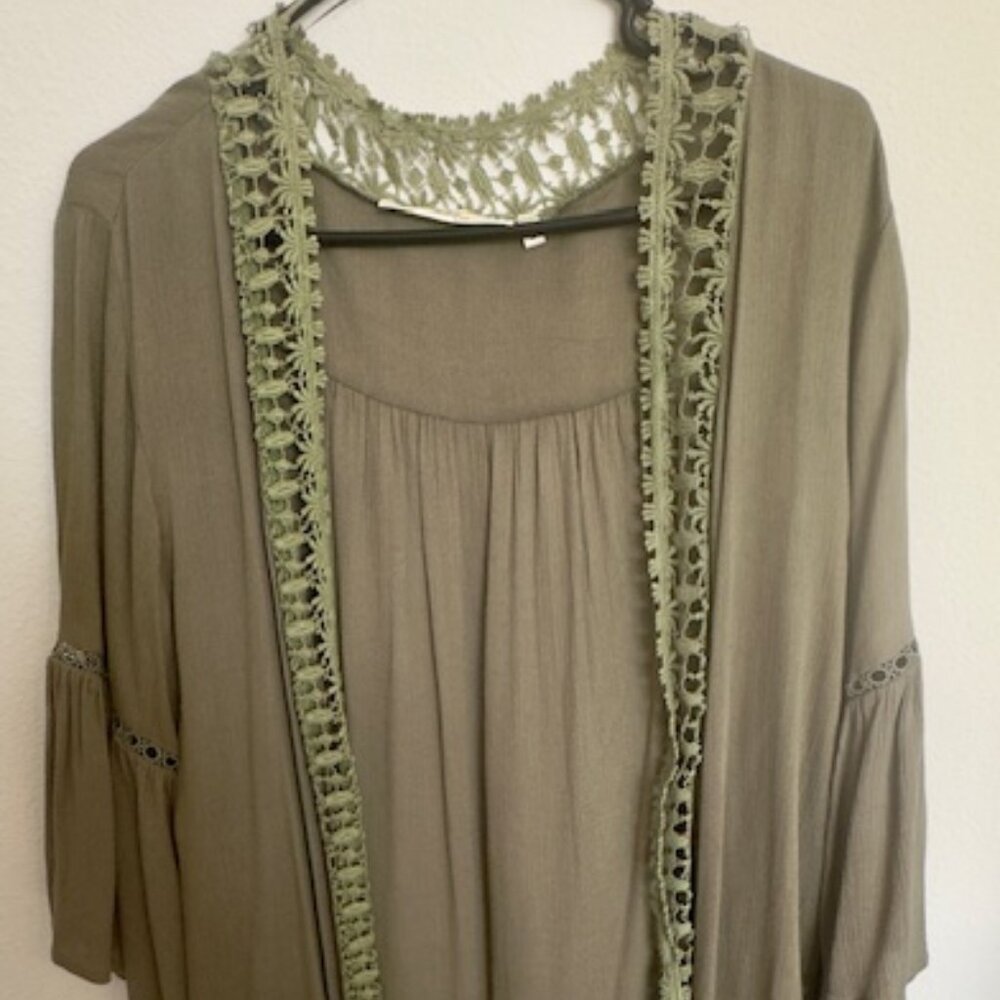 Lightweight women's jacket/tunic top.